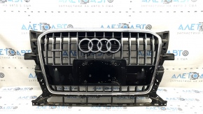 Решетка радиатора grill Audi Q5 8R 13-17 рест под парктроники, глянец, хром, с эмблемой quattro, незаводские отверстия, полез лак, песок, потёртость