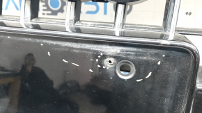 Решетка радиатора grill Audi Q5 8R 13-17 рест под парктроники, глянец, хром, с эмблемой quattro, незаводские отверстия, полез лак, песок, потёртость