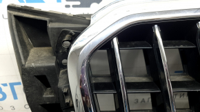 Решетка радиатора grill Audi Q5 8R 13-17 рест под парктроники, глянец, хром, с эмблемой quattro, незаводские отверстия, полез лак, песок, потёртость