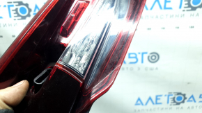 Фонарь внутренний крышка багажника левый Mazda CX-9 16-23 потёртость