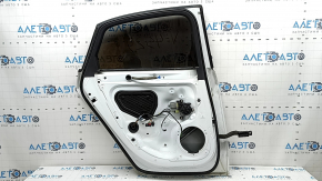 Дверь в сборе задняя левая Audi A3 8V 15-18 4d, белый LS9R, царапины на накладке