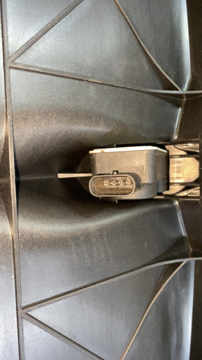 Deflectorul de jaluzele cu găuri pentru radiatorul Tesla Model 3 18-20, nou, neoriginal