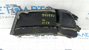 Решетка переднего бампера правая Audi A3 8V 17-20 черный глянец, S-line, песок, надломана