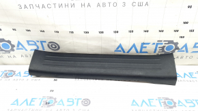 Накладка порога задняя левая Mazda CX-9 16-23 черная, потерта