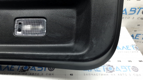 Обшивка двери багажника нижняя Mazda CX-9 16-23 черная, царапины, потёрта