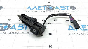 Камера заднего вида с ручкой и кнопкой открывания багажника Audi A3 8V 15-20 4d, 5d