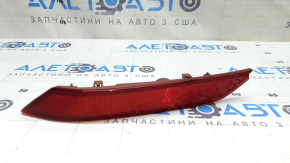 Отражатель заднего бампера левый Mazda CX-9 16-23 треснут, потёрт