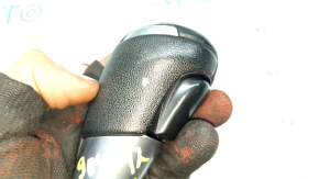Ручка КПП Mazda CX-9 16-23 кожа черная, царапины, потерта