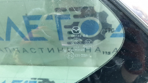 Форточка глухое стекло задняя левая Mazda CX-9 16-23 хром, царапины на хроме, надрыв уплотнителя