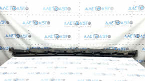 Накладка порога с уплотнителем правая Mazda CX-9 16-23 царапины, прижат