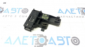 Кронштейн антенны keyless левый Audi A3 8V 15-20 4d на пороге