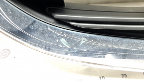 Решетка радиатора grill Mazda CX-9 16-19 без эмблемы, с подиумом, треснута, после ремонта, сломаны крепления