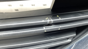 Решетка радиатора grill Mazda CX-9 16-19 без эмблемы, с подиумом, треснута, после ремонта, сломаны крепления