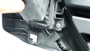 Решетка радиатора grill Mazda CX-9 16-19 без эмблемы, с подиумом, треснута, после ремонта, сломаны крепления