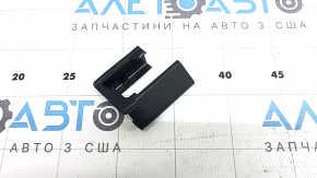 Заглушка салазки пассажирского сиденья передняя правая Audi A3 8V 15-20 черная
