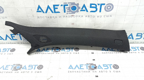 Накладка передней стойки верхняя правая Audi A3 8V 15-20 4d черная, потерта