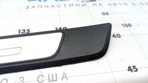Накладка порога внешняя передняя левая Audi A4 B9 17-20 S-Line с подсветкой, царапина