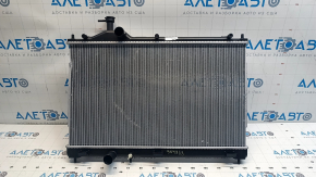 Radiatorul de răcire cu apă Mitsubishi Outlander 14-21 2.4, 3.0 este îndoit