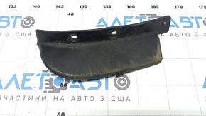 Apărătoarea de noroi din bara de protecție față dreapta de la Jeep Cherokee KL 19-23 este uzată