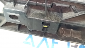 Suportul pragului central dreapta pentru BMW 5 G30 17-23 este defect.