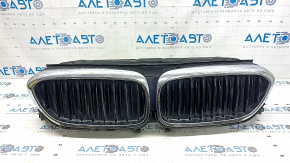 Решетка радиатора grill в сборе BMW 5 G30 17-22 с жалюзи дефлектором радиатора, с моторчиком, хром, песок, вздулся хром, царапины
