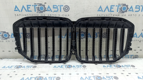 Решетка радиатора grill BMW X7 G07 19-22 без ночного видения, под камеру, Shadow Line, сломано крепление, песок, скол