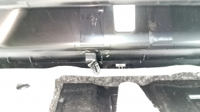 Обшивка нижней двери багажника основная BMW X7 G07 19-26 Schwarz, треснута, царапины, потёрт
