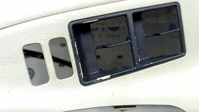 Обшивка двери карточка передняя левая Toyota Camry v40 бежевая с коричневым, вставка пластик, подлокотник велюр, под химчистку, побелел пластик, без управления, царапины