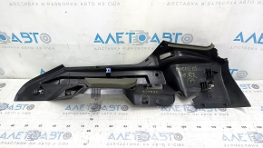 Накладка задней стойки правая Ford Focus mk3 11-18 5d черная, царапины