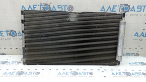Radiatorul condensatorului de aer condiționat Ford Mustang mk6 15-23 2.3T este îndoit
