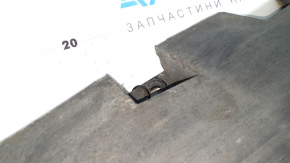 Порог правый Ford Mustang mk6 15-23 белый, без брызговика, царапины, надломаны крепления, потёрт
