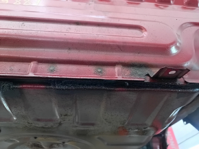 Задняя панель Toyota Camry v40 на кузове, красная, ржавая, обломана шпилька