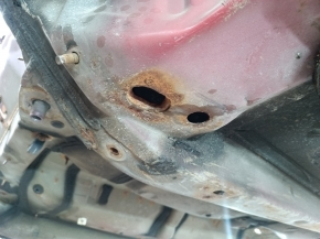 Panou lateral stânga față Toyota Camry v40 pe caroserie, roșu, ruginit, vopsit