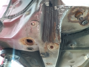 Panou lateral dreapta față al unui Toyota Camry v40, roșu, ruginit, vopsit