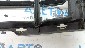 Каркас решетки радиатора grill Audi Q8 19-23 без радара, после ремонта, надломан