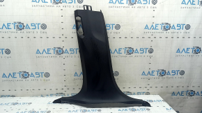 Ornament negru sub conducta de aer, stâlp central stânga jos BMW X5 G05 19-26, zgârieturi