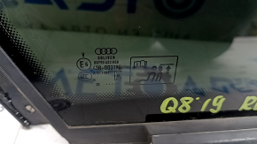 Форточка глухое стекло задняя левая Audi Q8 19-20 тонировка с хром молдингом, в черной плёнке