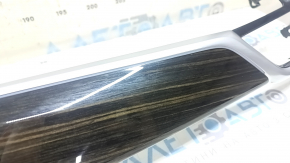 Накладка передней панели правая BMW X5 G05 19-23 под дерево Fineline Stripe, с подсветкой, царапины