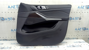 Обшивка двери карточка передняя правая BMW X5 G05 19-23 кожа черная, вставка под дерево Fineline Stripe, подлокотник кожа черная, с ручкой и накладками, с кнопкой, вмятина, царапины, тычка