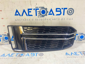 Решетка переднего бампера левая Audi A4 B9 17-17 s-line, без радара, светлый хром