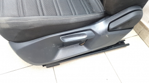Водительское сидение VW Tiguan 22-24 без airbag, механическое, подогрев, ткань черная, белая строчка, под чистку