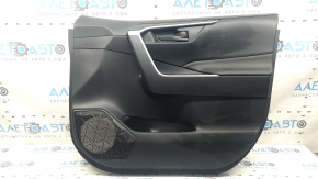 Обшивка двери карточка передняя правая Toyota Rav4 19-24 черная, подлокотник кожа черная, серый молдинг, с вставкой черный пластик, с ручкой, царапины