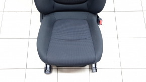 Пассажирское сидение Toyota Rav4 19-25 без airbag, механическое, ткань, черное