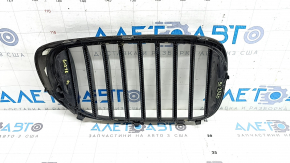 Решетка радиатора grill левая BMW 7 G11 G12 16-19 без ночного видения, после ремонта, надломано, тычки, после ремонта