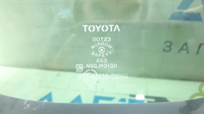 Форточка глухое стекло задняя правая Toyota Rav4 19-24 тонировка, с хром молдингом, надорван уплотнитель