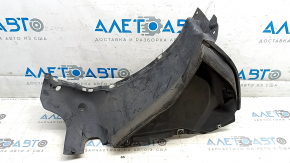 Căptușeală aripă dreapta față, partea din față a unui Audi A4 B9 17-25, crăpată