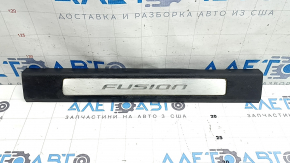 Накладка порога передняя левая Ford Fusion mk5 17-20 черная с хром вставкой, царапины, вмятины