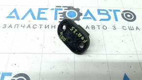 Отбойник двери багажника правый Subaru Forester 25-26 на кузове
