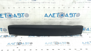 Обшивка двери багажника верхняя Subaru Forester 25-26 черная, замята, сломано крепление