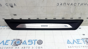Накладка порога передняя правая наружная BMW 3 F30 12-18 черная с хромом, трещины в креплениях